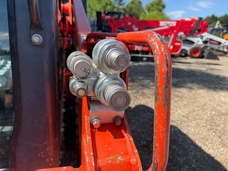 kubota-ssv65-image-11