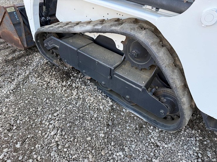 2014-bobcat-t110-image-17
