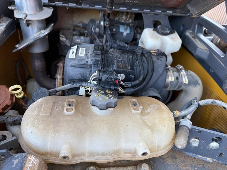deere-323e-image-15