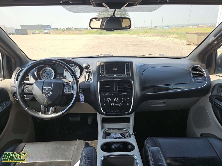 2016-dodge-grand-caravan-image-14