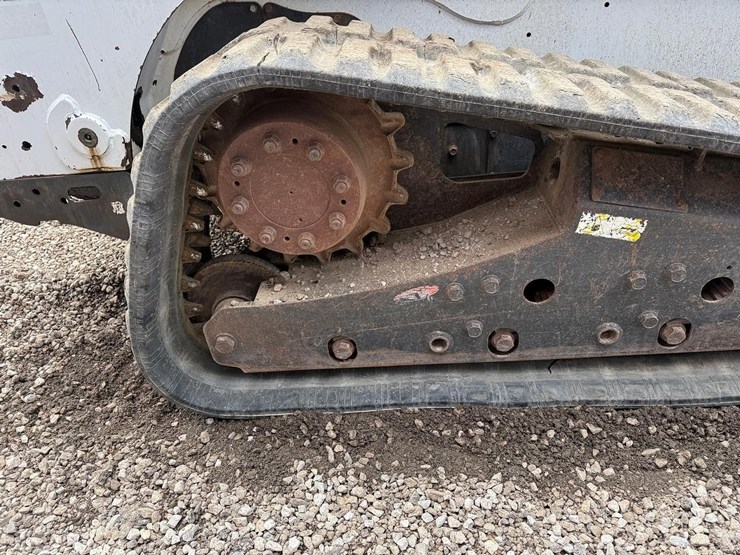 2012-bobcat-t870-image-13