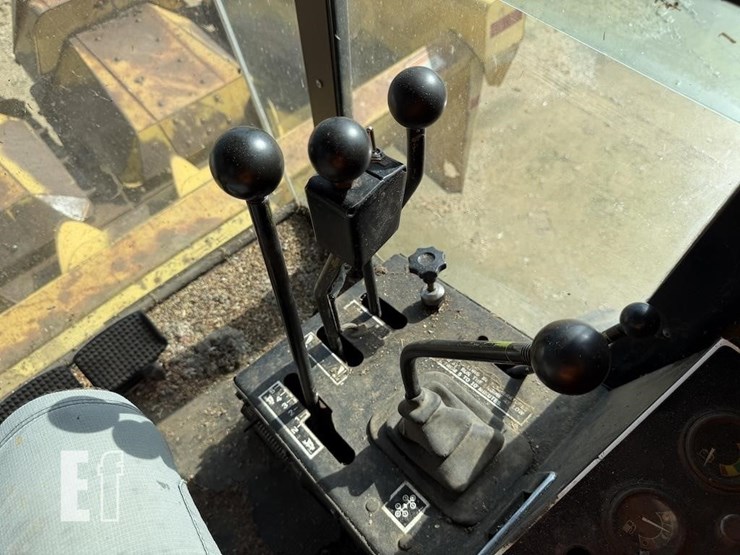 new-holland-tr85-image-12