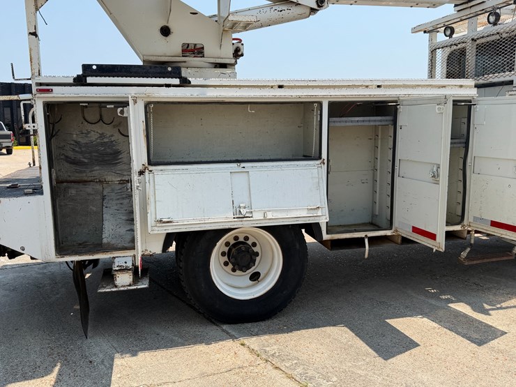 2007-peterbilt-335-image-72