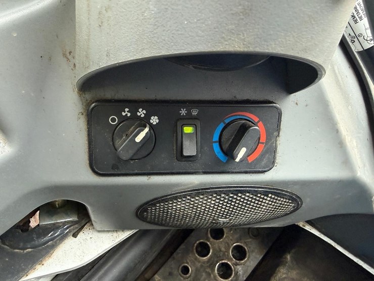 2022-bobcat-s770-image-26