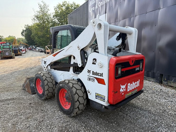 2023-bobcat-s740-image-2