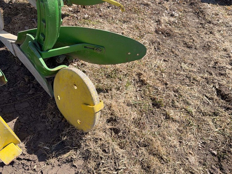 john-deere-pull-type-two-bottom-plow-image-22
