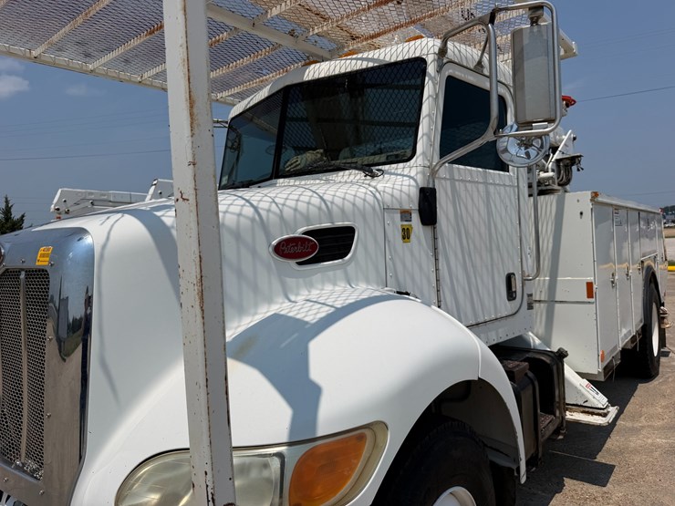 2007-peterbilt-335-image-14