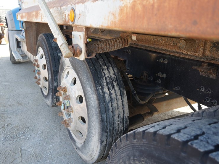 2014-mack-granite-gu713-image-34