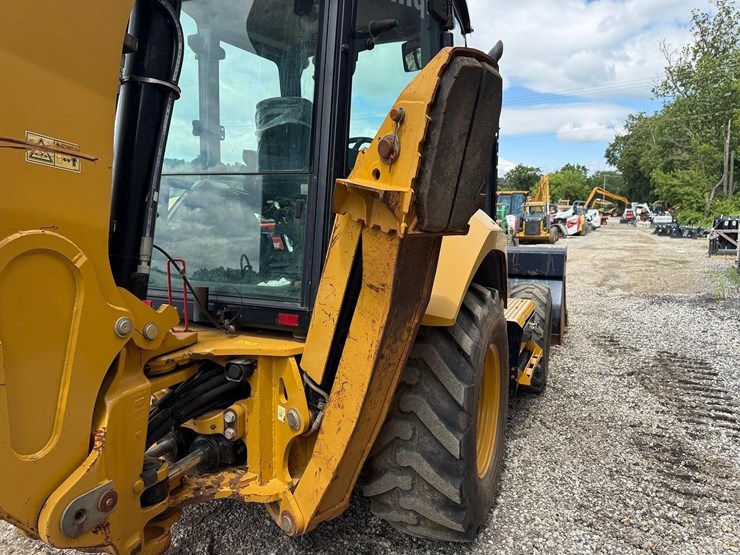 2018-caterpillar-440-image-12