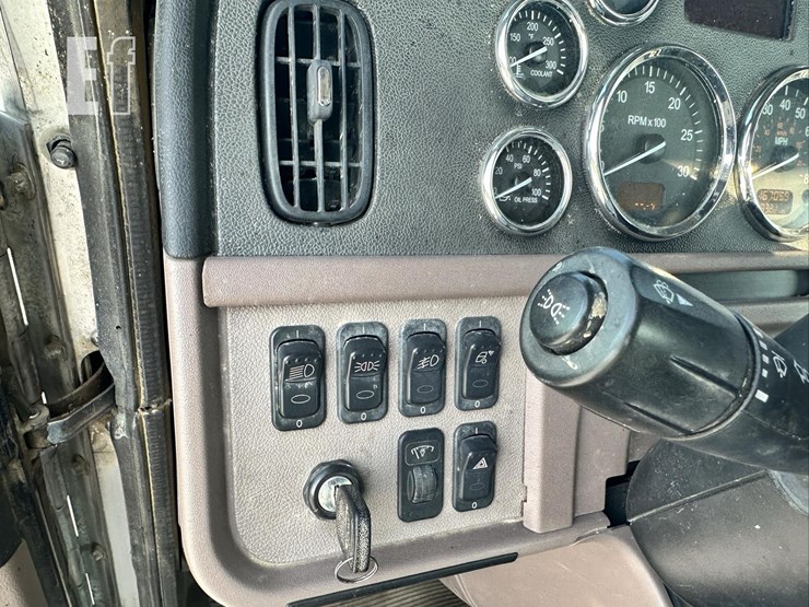 2012-peterbilt-386-image-52