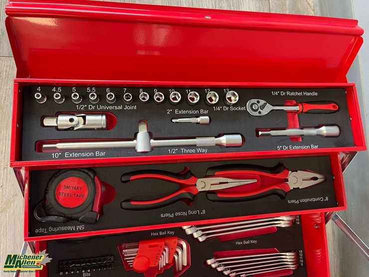unused-boss-18in-x-8in-cantilever-tool-box-with-set-of-tools-and-foam-organizer-insert-image-7