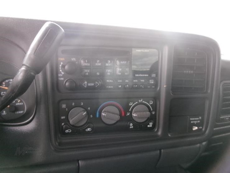 2001-chevrolet-silverado-3500-image-21