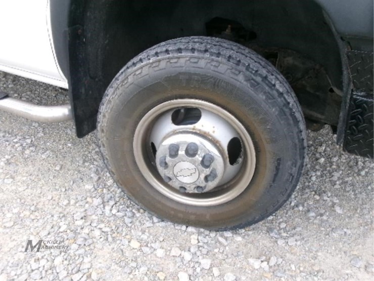 2001-chevrolet-silverado-3500-image-6