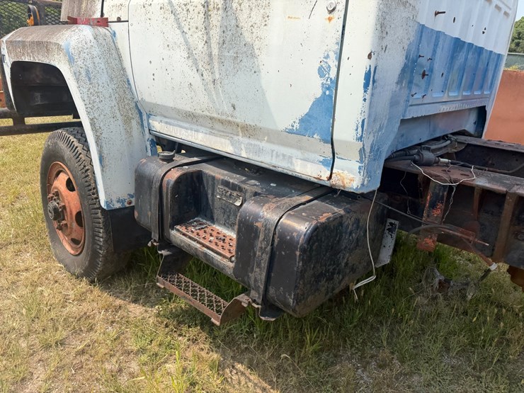 1985-ford-f700-image-37