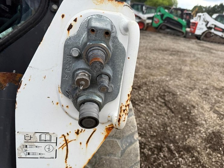 2020-bobcat-s570-image-11