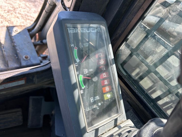 2011-takeuchi-tl250-image-20