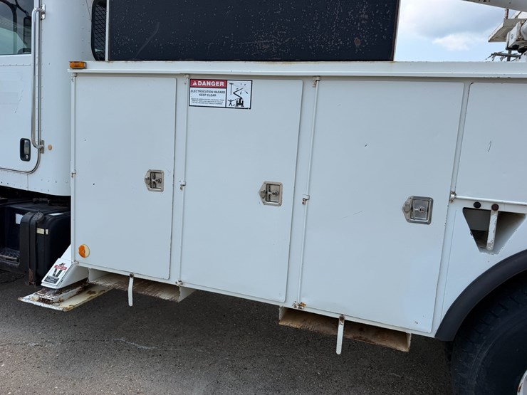 2007-peterbilt-335-image-8