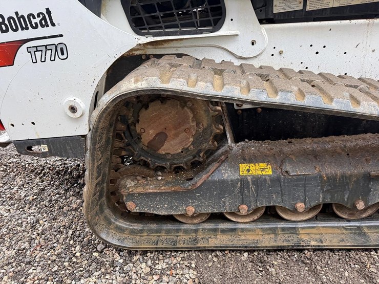 2023-bobcat-t770-image-13