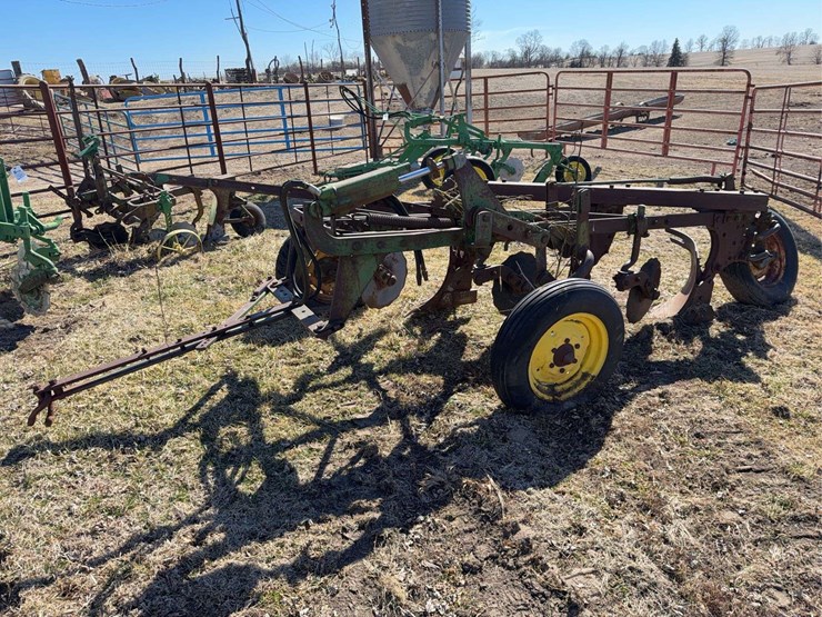 john-deere-pull-type-three-bottom-plow-image-7