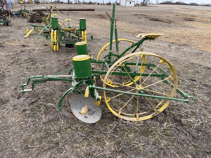 john-deere-two-row-planter-image-2