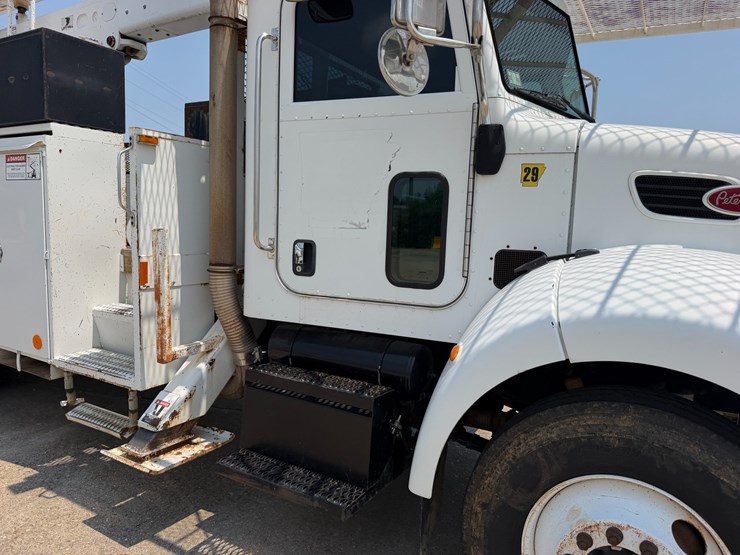 2007-peterbilt-335-image-16
