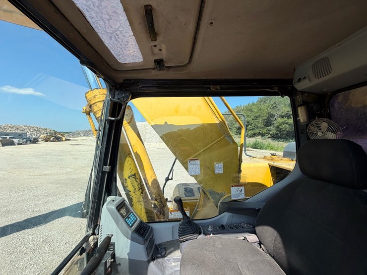 2002-komatsu-pc220-lc-7l-image-28