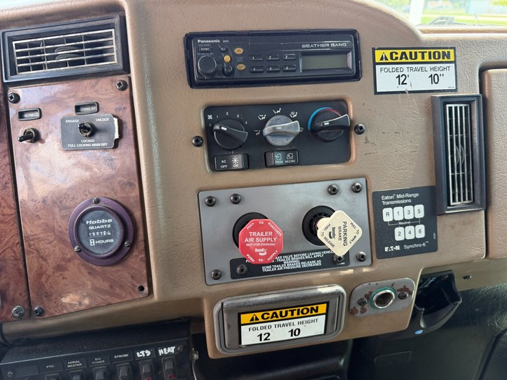 2007-peterbilt-335-image-73