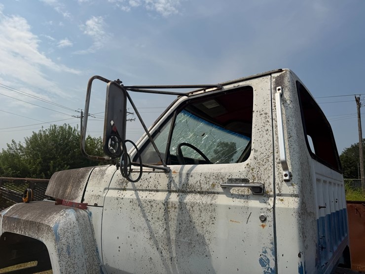 1985-ford-f700-image-38