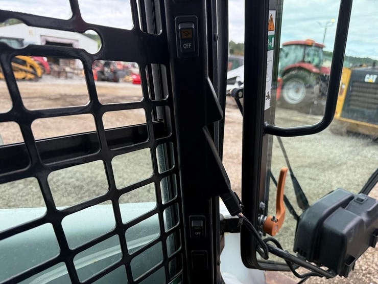 2020-bobcat-s570-image-23
