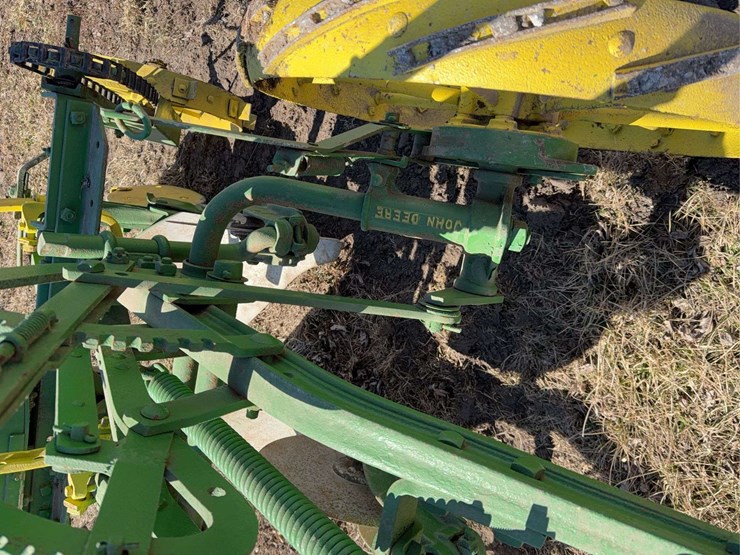 john-deere-pull-type-two-bottom-plow-image-11