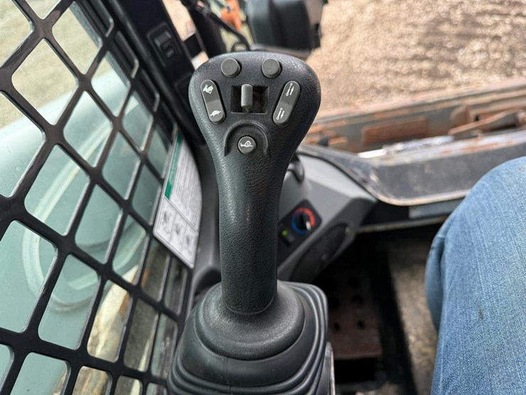 2020-bobcat-s570-image-24