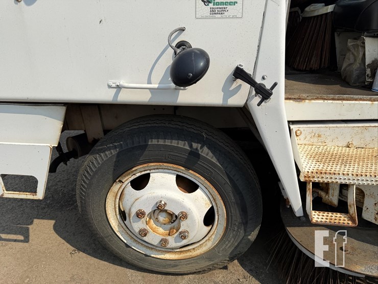 mobil-athey-street-sweeper-8401-image-33