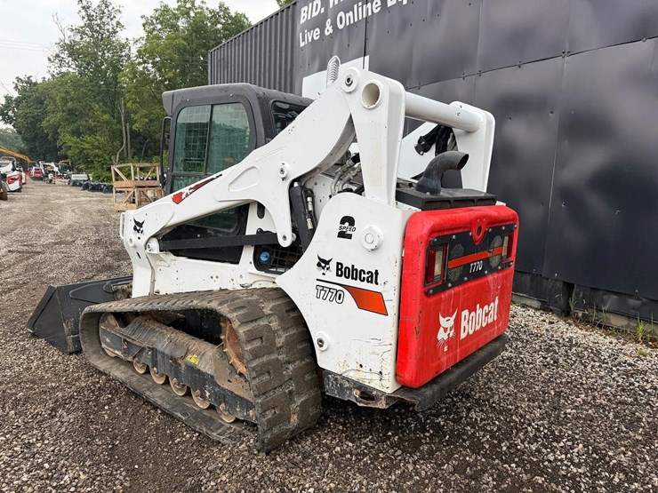 2022-bobcat-t770-image-2