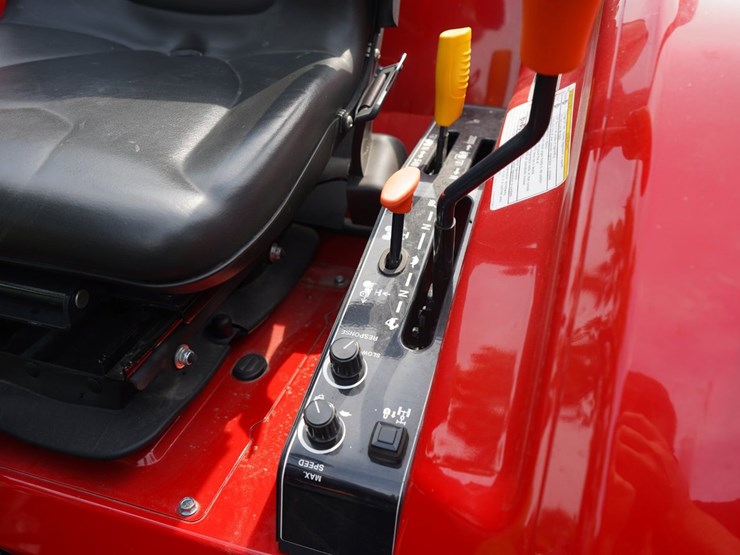 2024-massey-ferguson-1835m-image-35