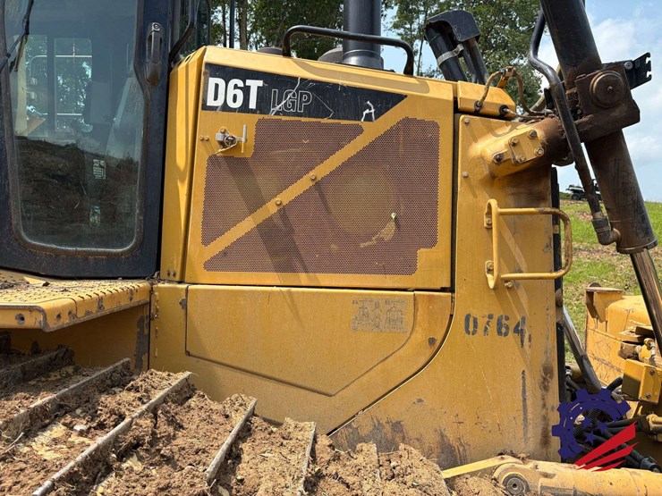 2015-caterpillar-d6t-lgp-image-60