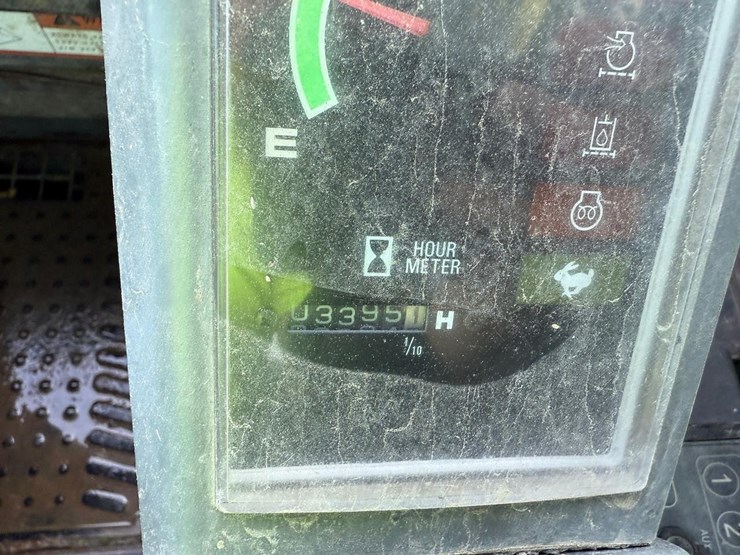 2011-takeuchi-tl250-image-21
