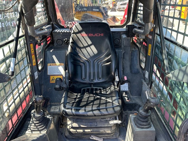 2011-takeuchi-tl250-image-19