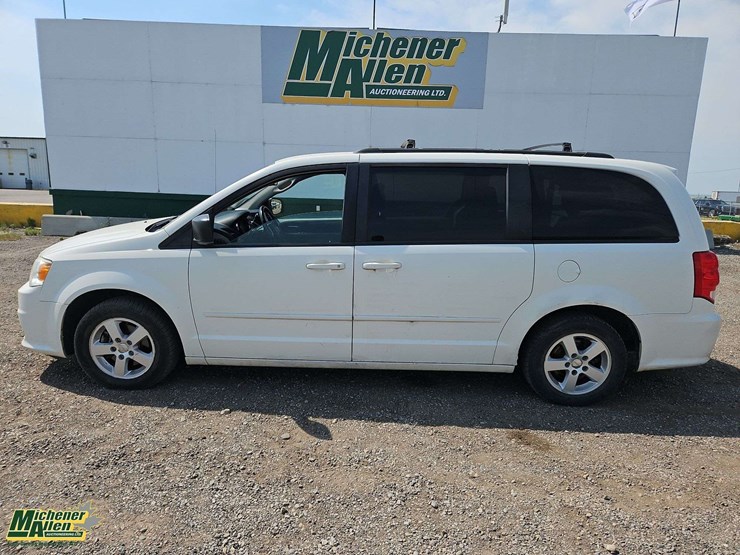 2011-dodge-grand-caravan-se-image-2