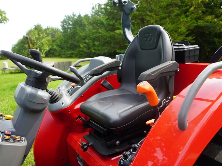2024-massey-ferguson-1835m-image-9