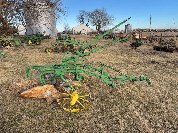 john-deere-pull-type-two-bottom-plow-image-2