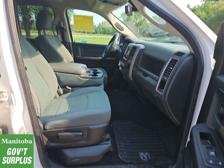 2015-dodge-1500-image-25