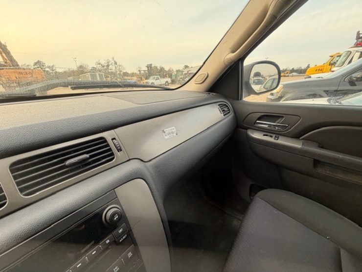 2012-chevrolet-tahoe-image-40