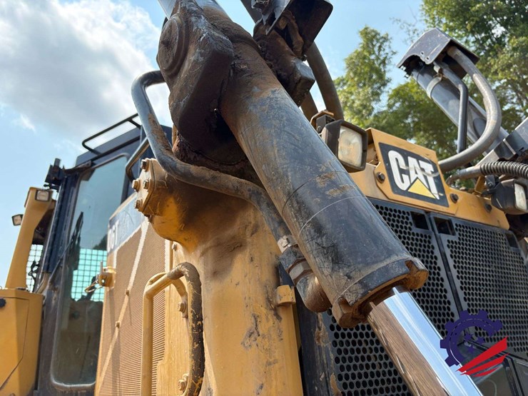 2015-caterpillar-d6t-lgp-image-18