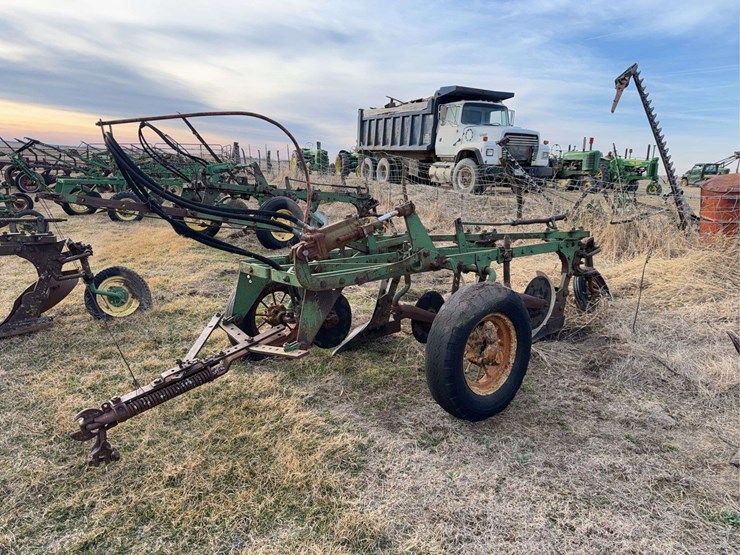 john-deere-no.-55-a-b-h-pull-type-three-bottom-plow-image-7