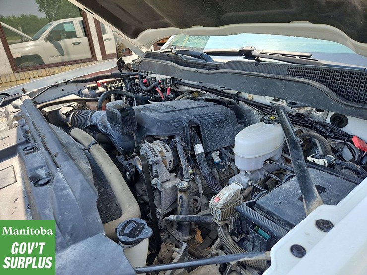 2015-chevrolet-3500-image-16