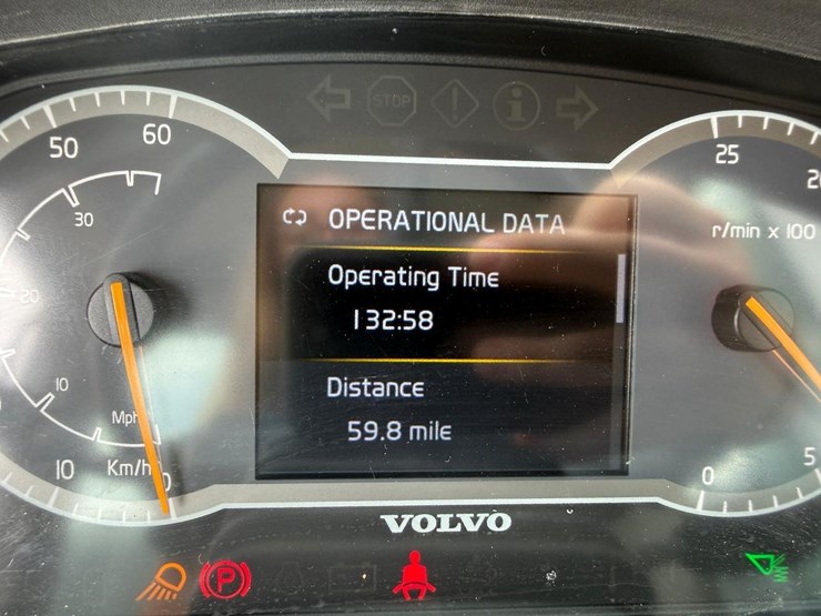 2017-volvo-l60h-image-31