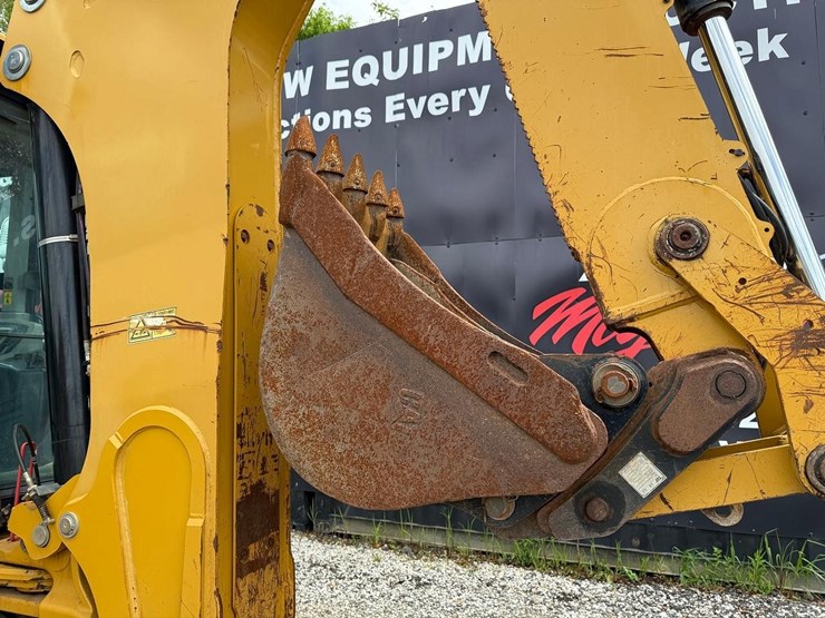 2018-caterpillar-440-image-15