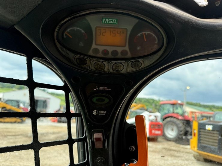 2017-bobcat-t740-image-25