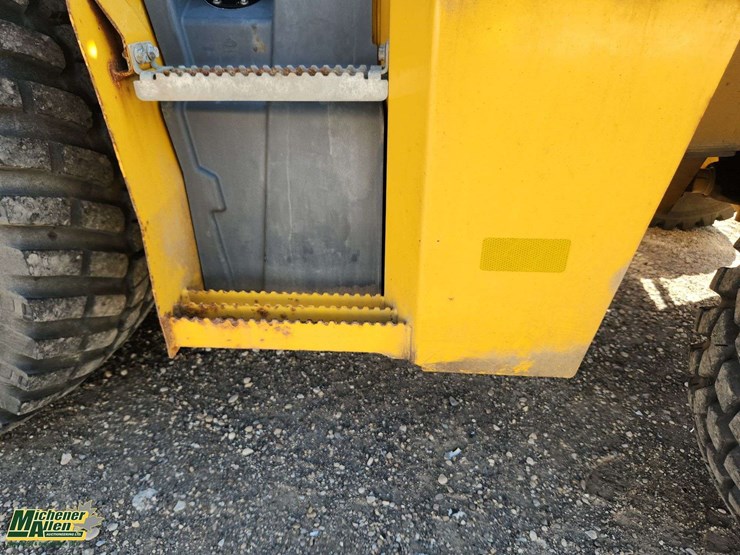 deere-410l-image-61