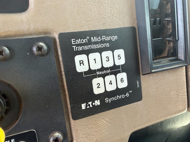 2007-peterbilt-335-image-70